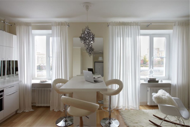 Witte glanzende keuken