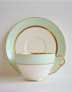 Platos de porcelana con pan de oro.