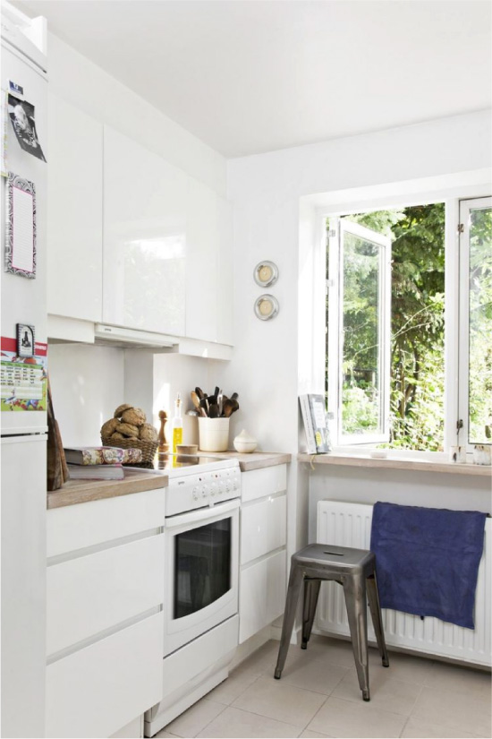 Kleine witte keuken