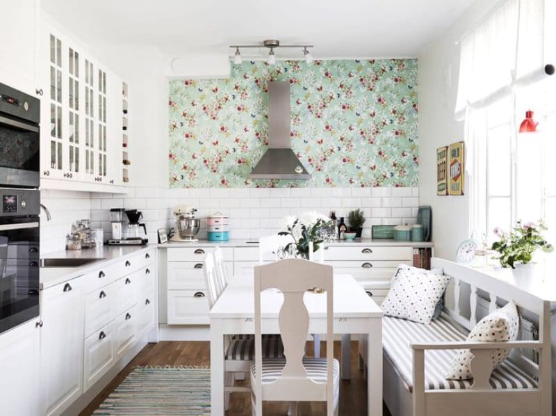 Panchina all'interno della cucina