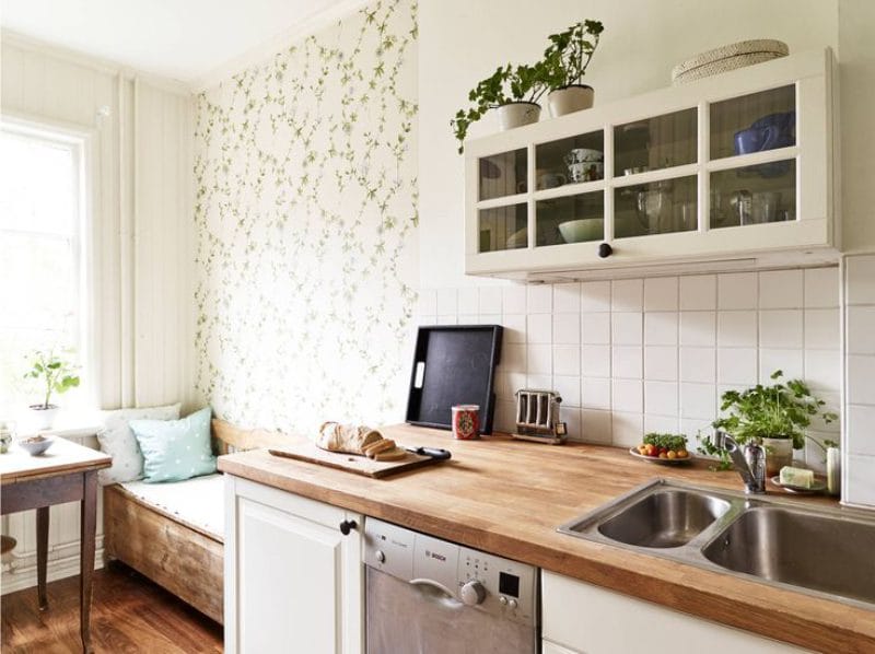 Panchina all'interno della cucina