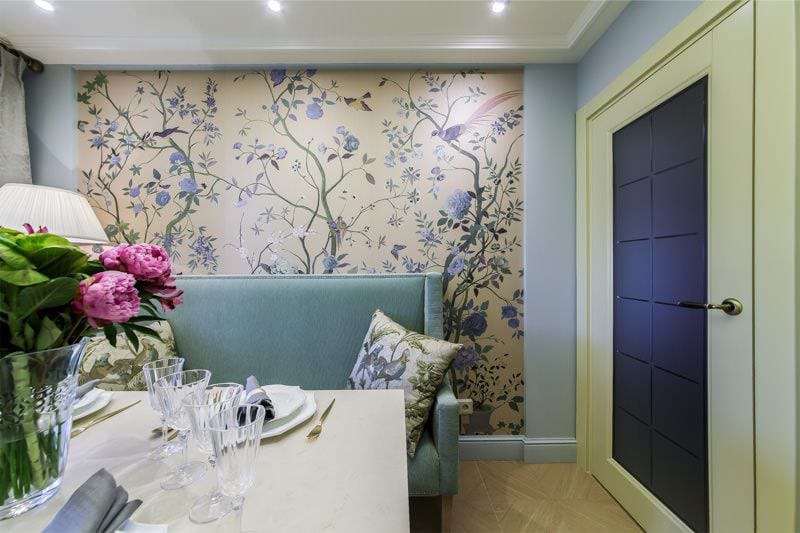 Cocina beige y azul.