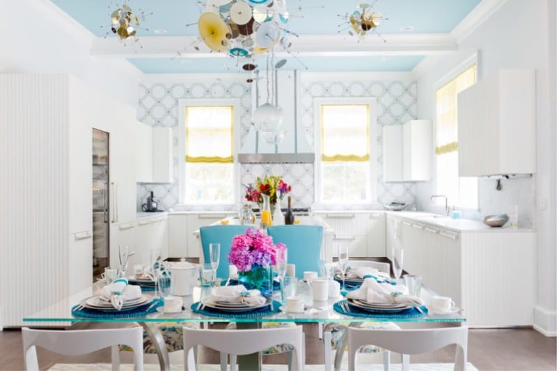Cocina de techo azul