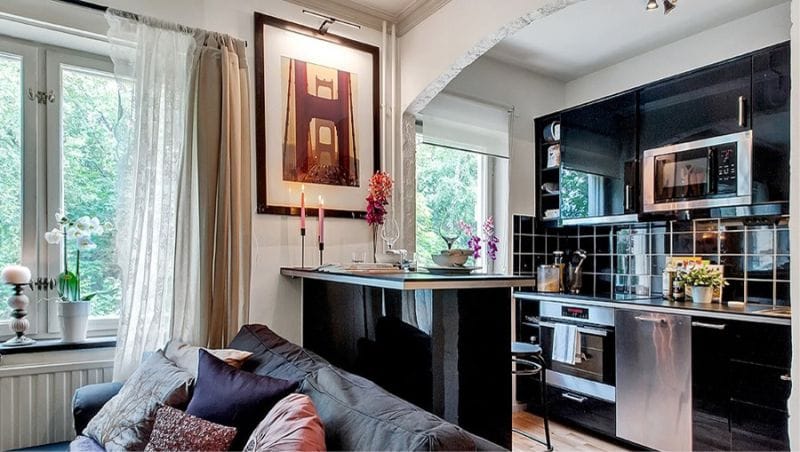 Arco inglese all'interno della cucina-soggiorno