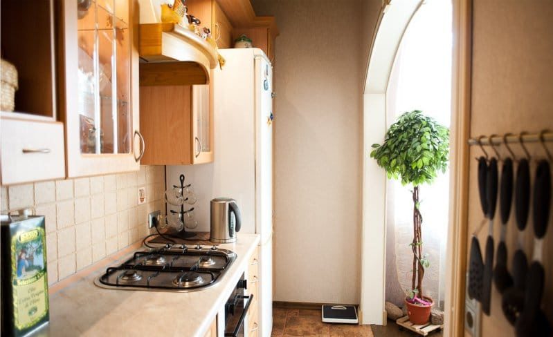 Arco inglese all'interno tra la cucina e il soggiorno