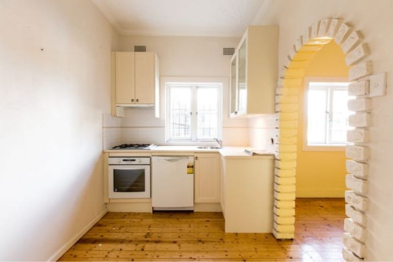 Decorare l'arco nel mattone della cucina