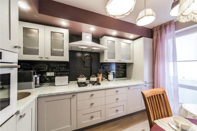 Cuina interior de 9 places. m de colors brillants