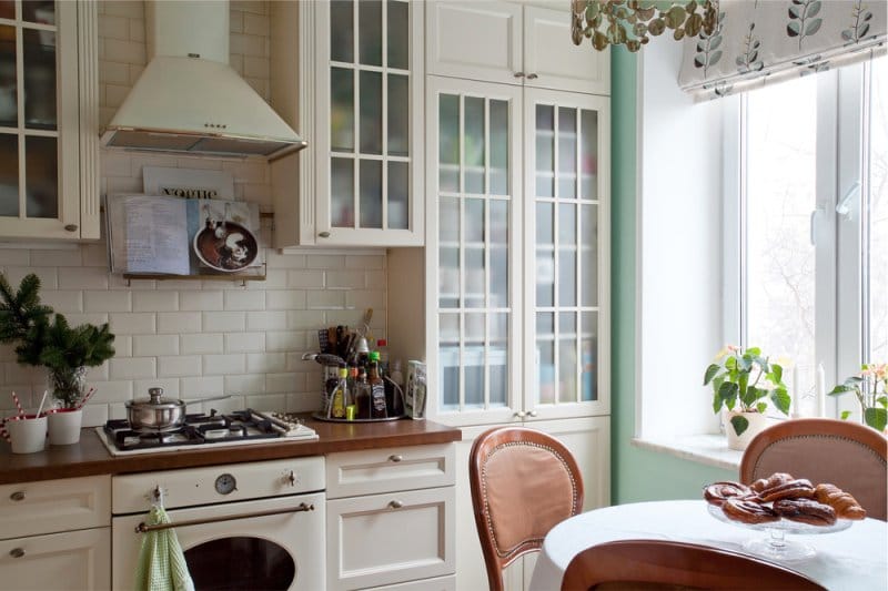 Cuina interior de 9 places. m de colors brillants