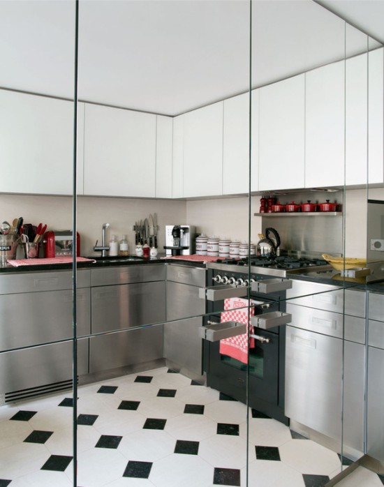 Cucina con facciate a specchio