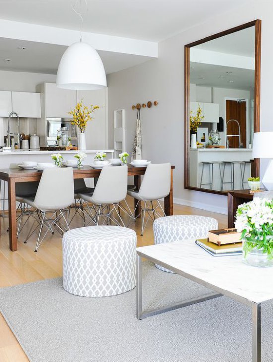 Il design dello specchio della sala da pranzo