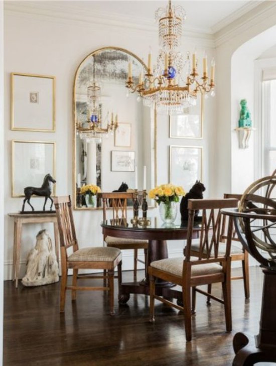 Il design dello specchio della sala da pranzo