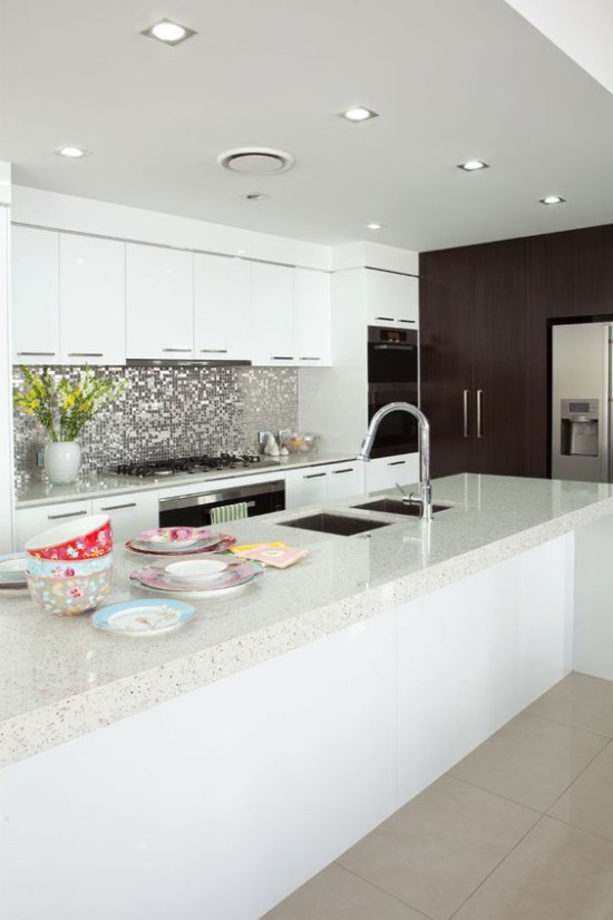 Mosaico a specchio all'interno della cucina