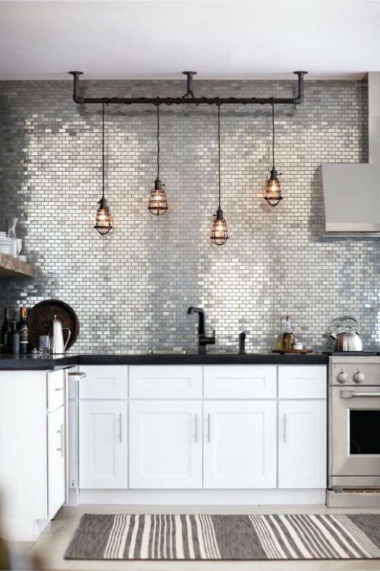 Mosaico a specchio all'interno della cucina