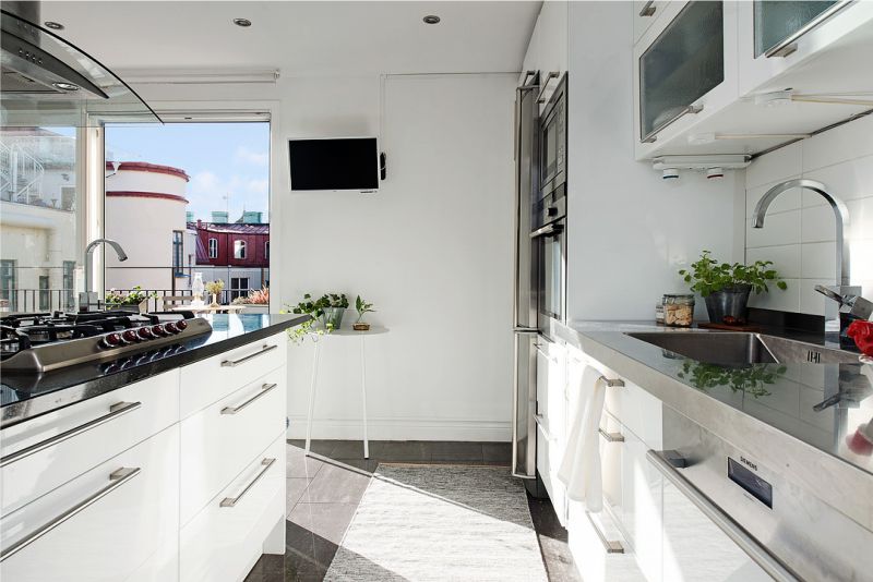 Cozinha linear com uma península