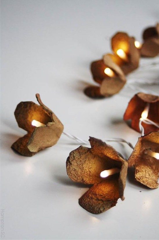 LED-krans med hjemmelagde blomster