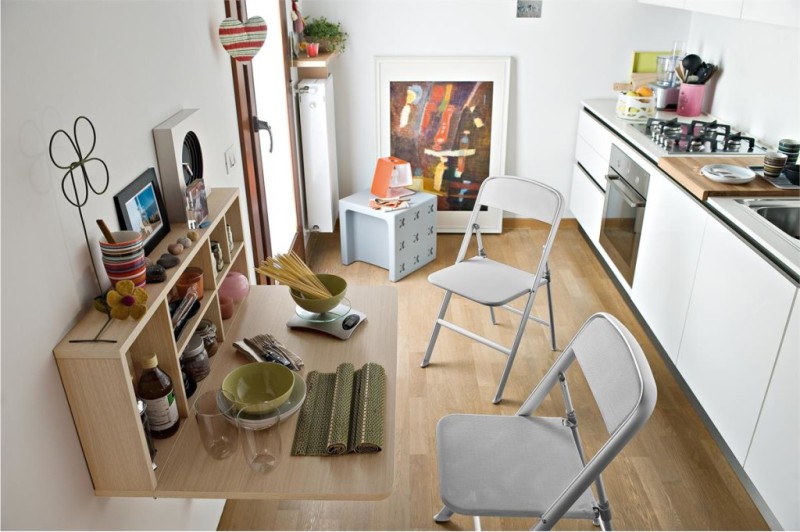 Foldbord i gennemgangskøkkenet