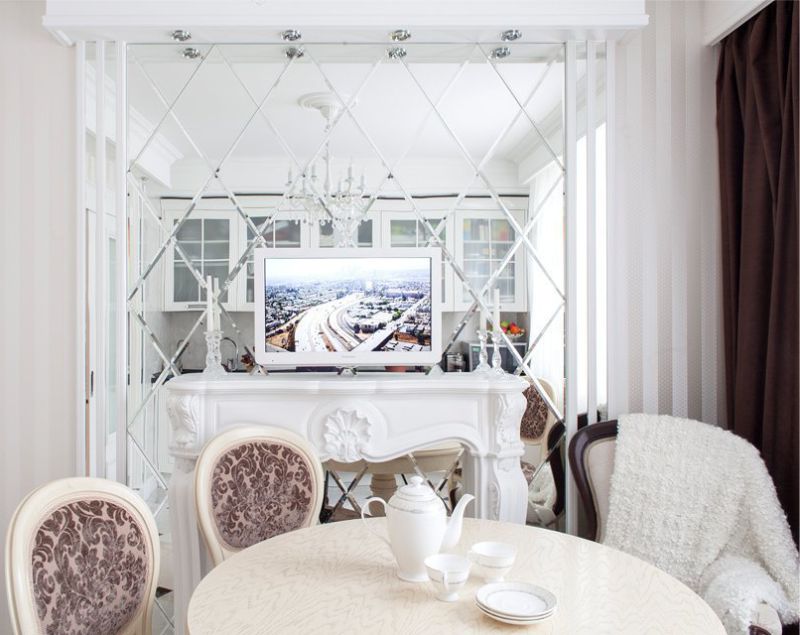 Specchio nel design della zona pranzo