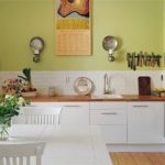 Color de la pared de pistacho en la cocina.