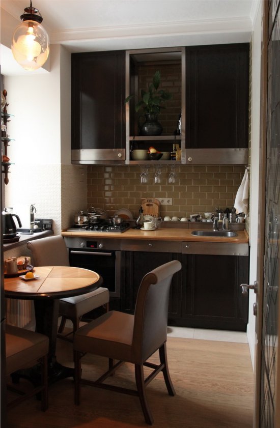 Layout linear de uma pequena cozinha