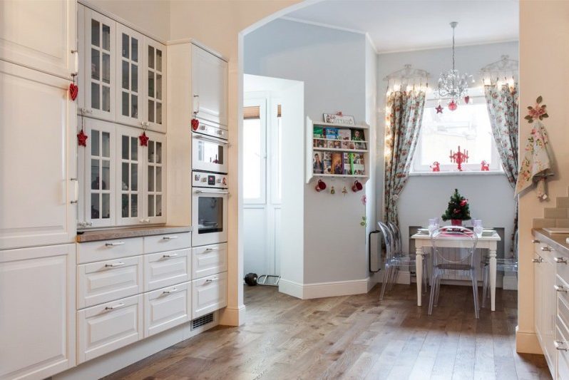 Walk-through cozinha de duas filas em Stalinka