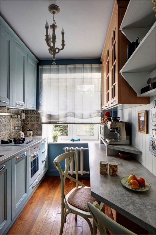 Cozinha estreita com layout de duas linhas