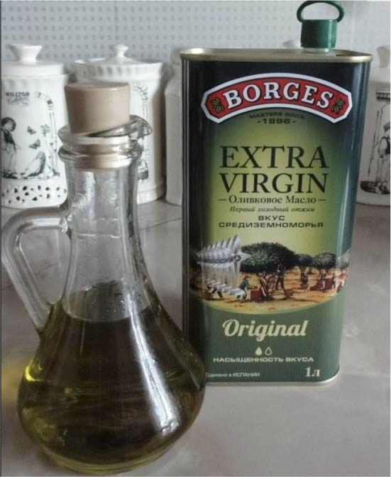 Olivenolje i en tinn