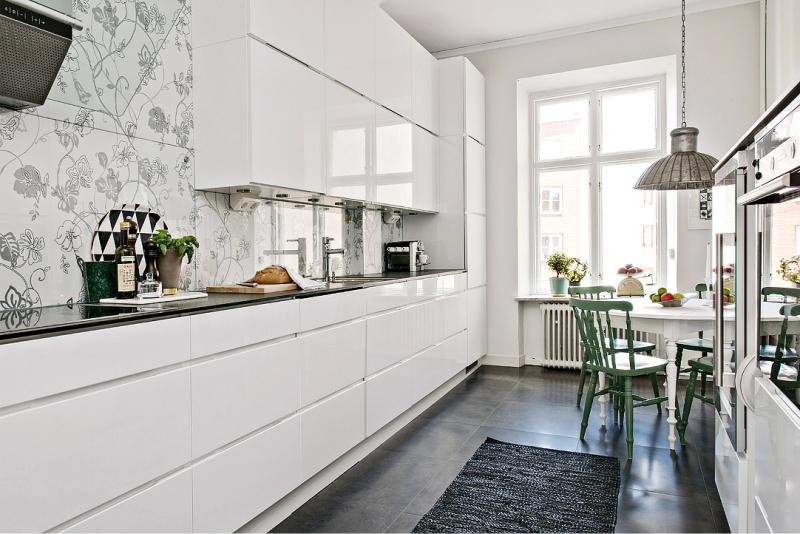 Cocina de estilo escandinavo brillante blanco